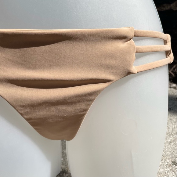Bettinis Nude Strappy Bikini Bottom Size M Lowrise Surfer Free People Cheeky - Picture 2 of 7